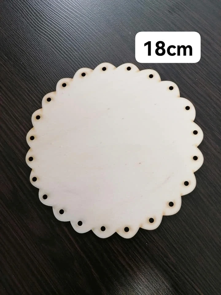 Vlnitý kruh s dierkami 18 cm