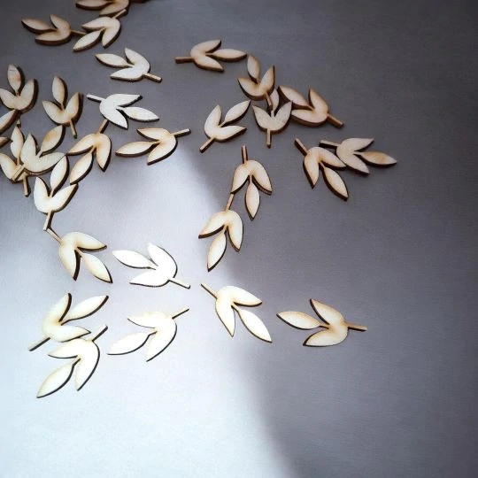 Drevený výrez- mini listie 2 cm