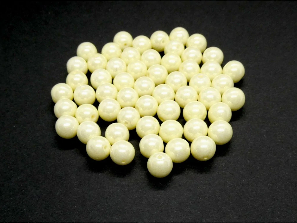 Lisované korálky krémové 8mm