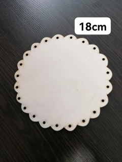 Vlnitý kruh s dierkami 18 cm